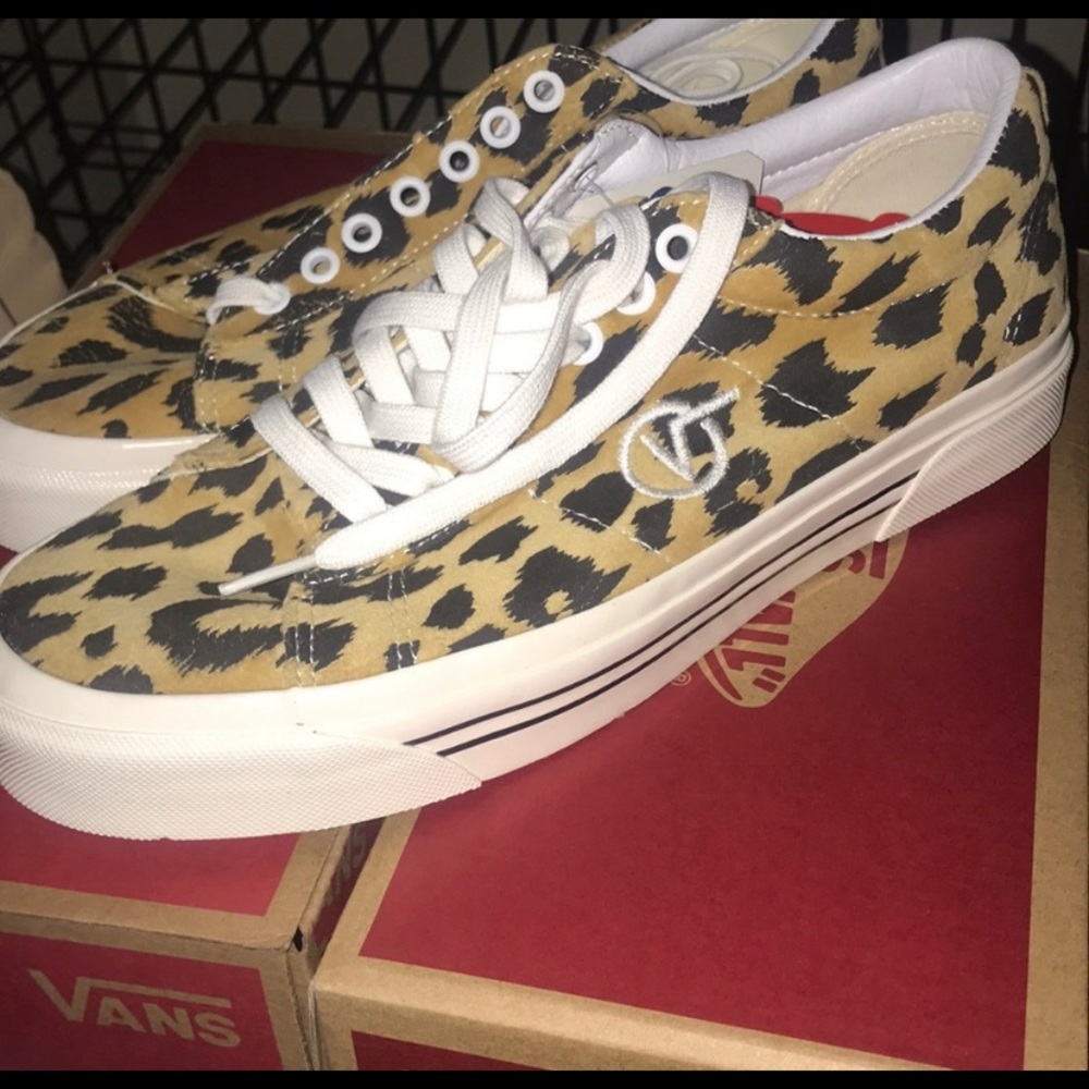 Men/ women vans, men’s sizing 8.5